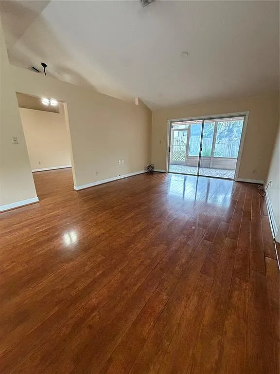 3 bed, 2.0 bath, 1402 sqft, $2,400 — Photo 4