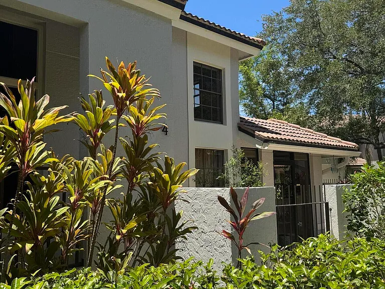 364 Prestwick Cir #4 — Photo 3