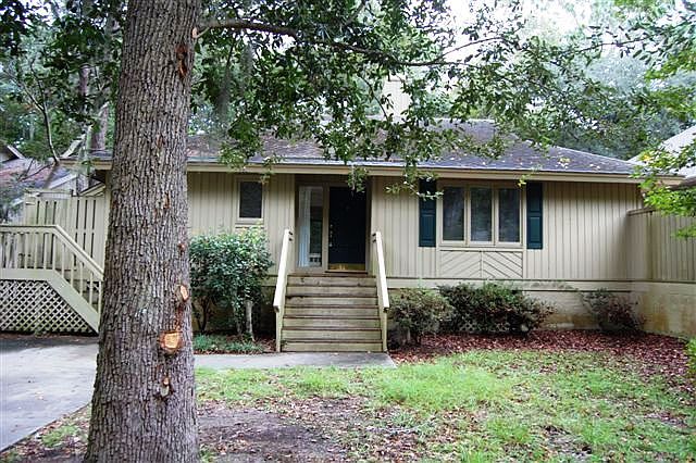 1st image of 20 Acorn Ln