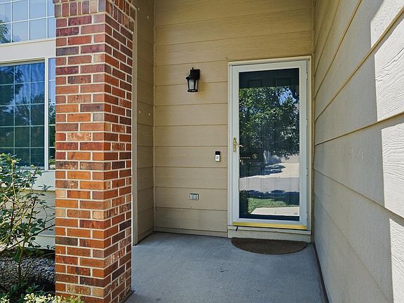 4th image of 478 Eaton Cir