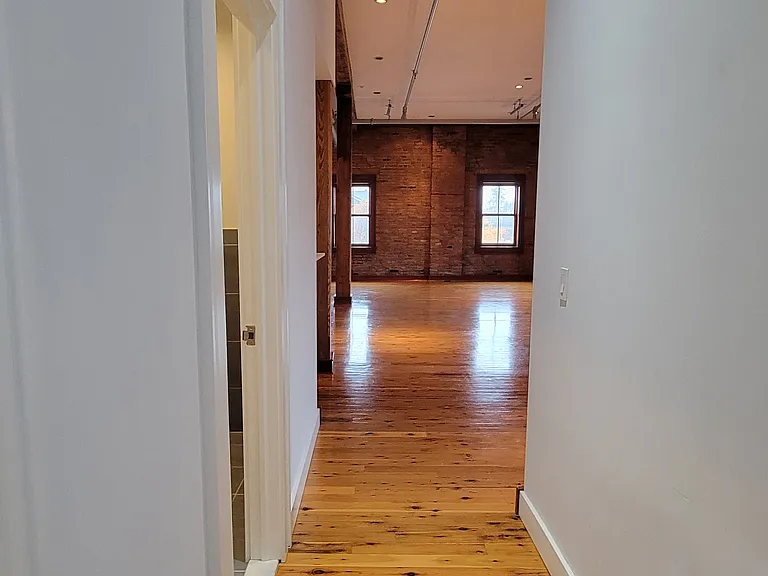 201 W Willow St #1 — Photo 5