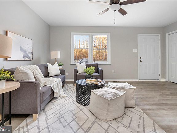 4th image of 9234 Wood Creek Ct