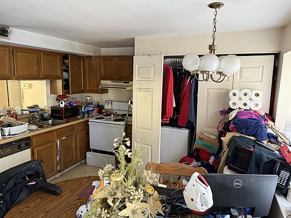 2nd image of 2822 Lake Forest Dr