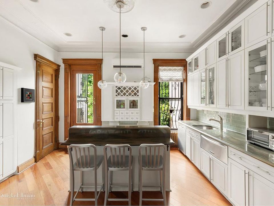 1st image of 398 Park Pl