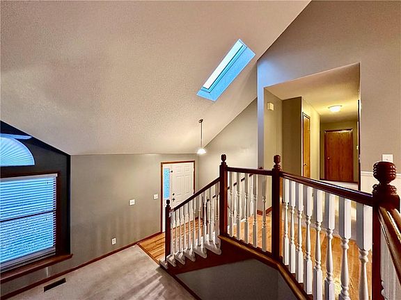 3rd image of 15529 Glenwood Ave