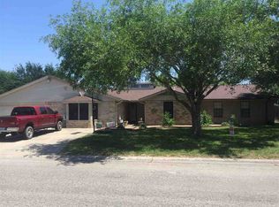 1731 Cherrydown Dr, Three Rivers, TX 78071