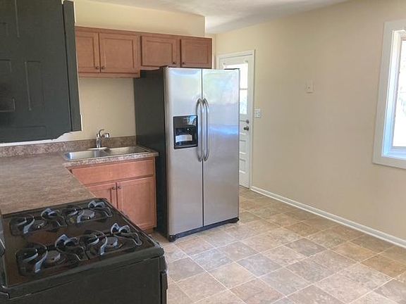 3rd image of 2706 Varonen Ave