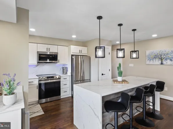 3240 S 28th St APT 402, Alexandria, VA 22302