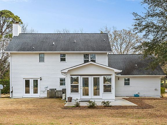 3rd image of 1195 Parkway Dr