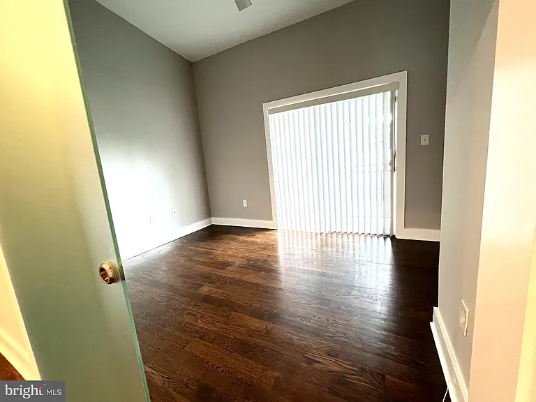 1620 E St NE #3 — Photo 5