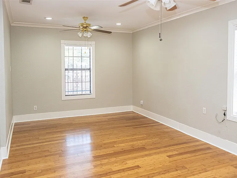 2607 E Cesar Chavez St — Photo 17