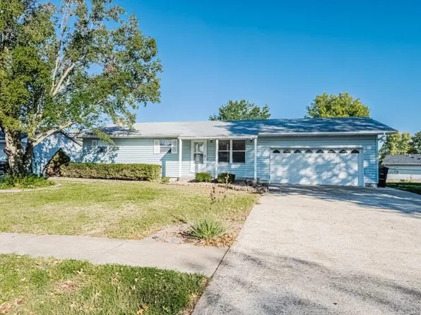 131 Castlewood Dr, Troy, MO 63379