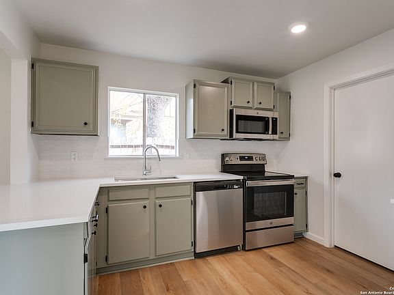 5th image of 12215 La Charca St