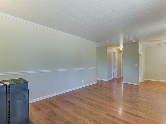 3rd image of 921 North St
