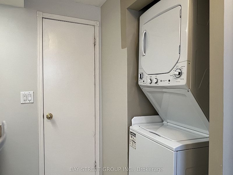 Mississauga House for rent - 3 Bedrooms — photo 14