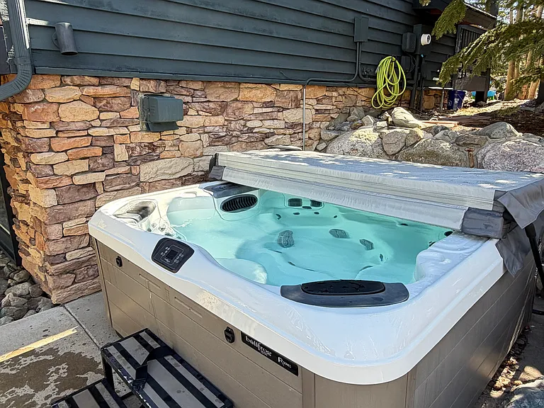 bullfrog R7 hot tub