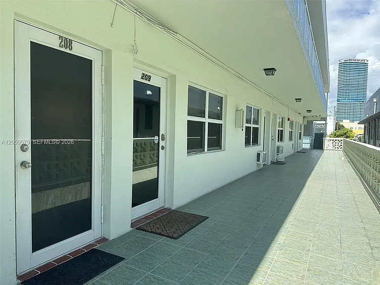 524 Washington Ave #208 — Photo 6