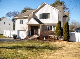 405 Burnet Pl, Paramus, NJ 07652
