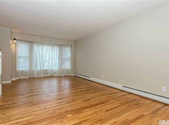 4th image of 16 Harloquin Dr