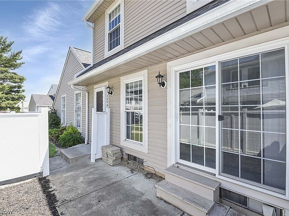 5th image of 20466 Williamsburg Ct #208B