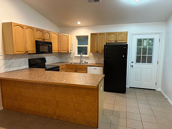 3rd image of 506 E Oak St #506