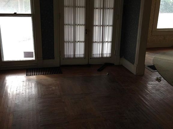 3rd image of 901 Market St