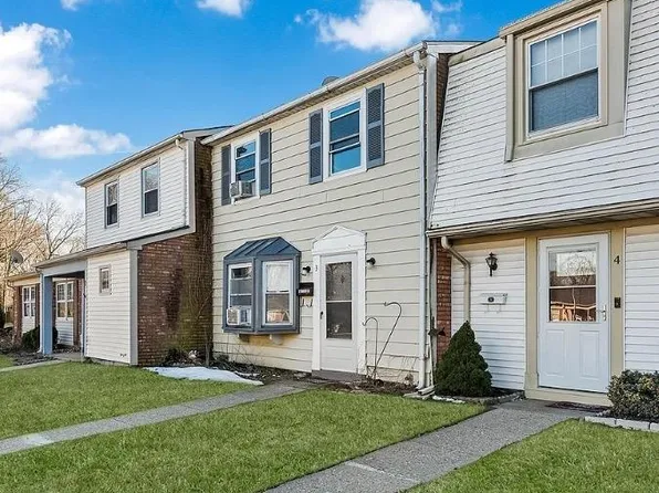 3 Rambler Ct, Willingboro, NJ 08046