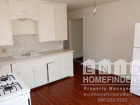 5th image of 608 W Cherry Ave