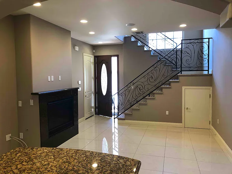 2027 W Bella Ln — Photo 8