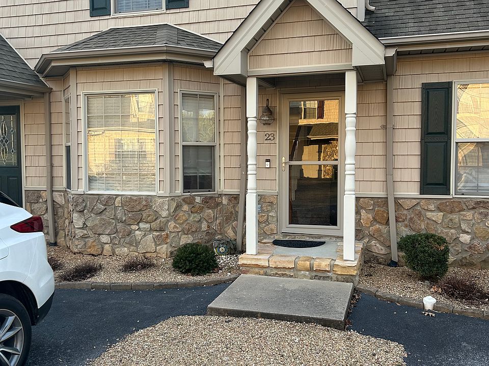 1st image of 23 Stonebriar Ct #23