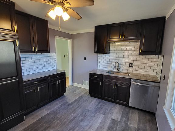 3rd image of 2466 Applewood Ave