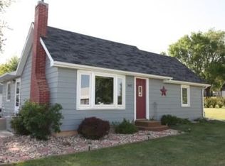 1407 4th St, Grundy Center, IA 50638