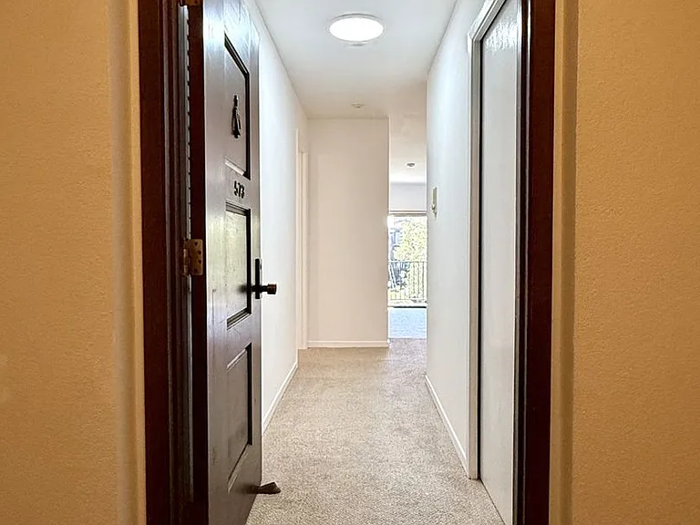 573 Seaver Dr — Photo 3