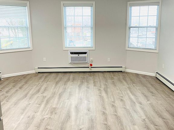 3rd image of 18525 Merrick Blvd APT 2