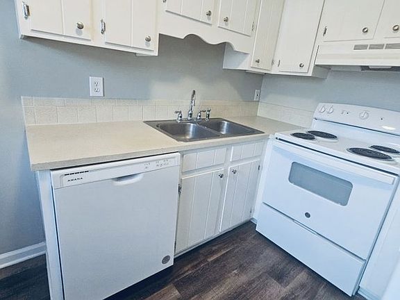 3rd image of 100 Westmeadows Dr #L