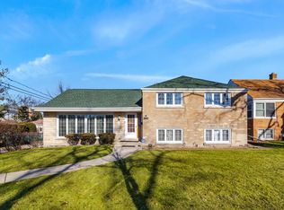5140 Lee St, Skokie, IL 60077