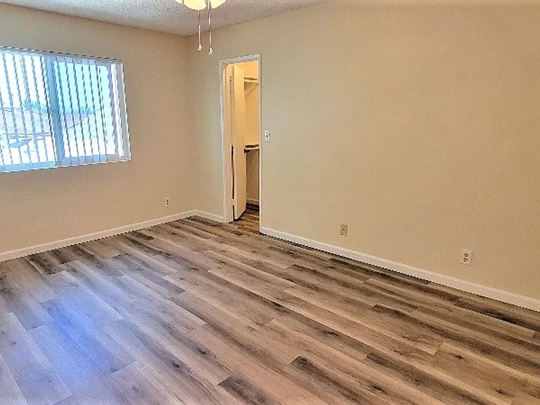 Highland Avenue 4452 (1-5) — Photo 18