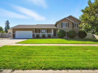 6462 W Buffalo Grass Ln, Rathdrum, ID 83858