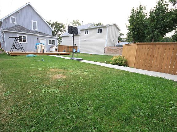 4th image of 4930 52nd Ave