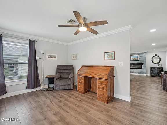 3rd image of 25 Canterbury Lane #25