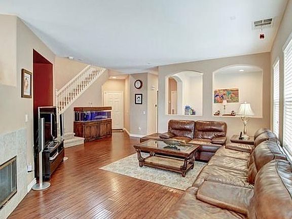 4th image of 27639 Auburn Ct