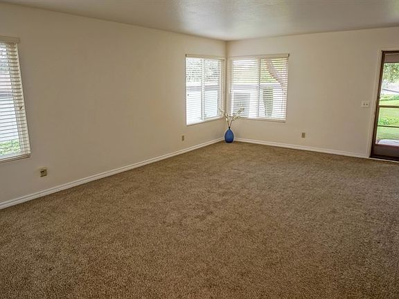 2nd image of 26333 Oakspur Dr Unit C