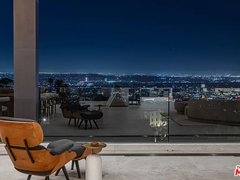 9364 Beverly Crest Dr — Photo 33