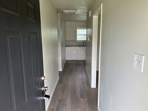 3rd image of 903 N Main St APT E