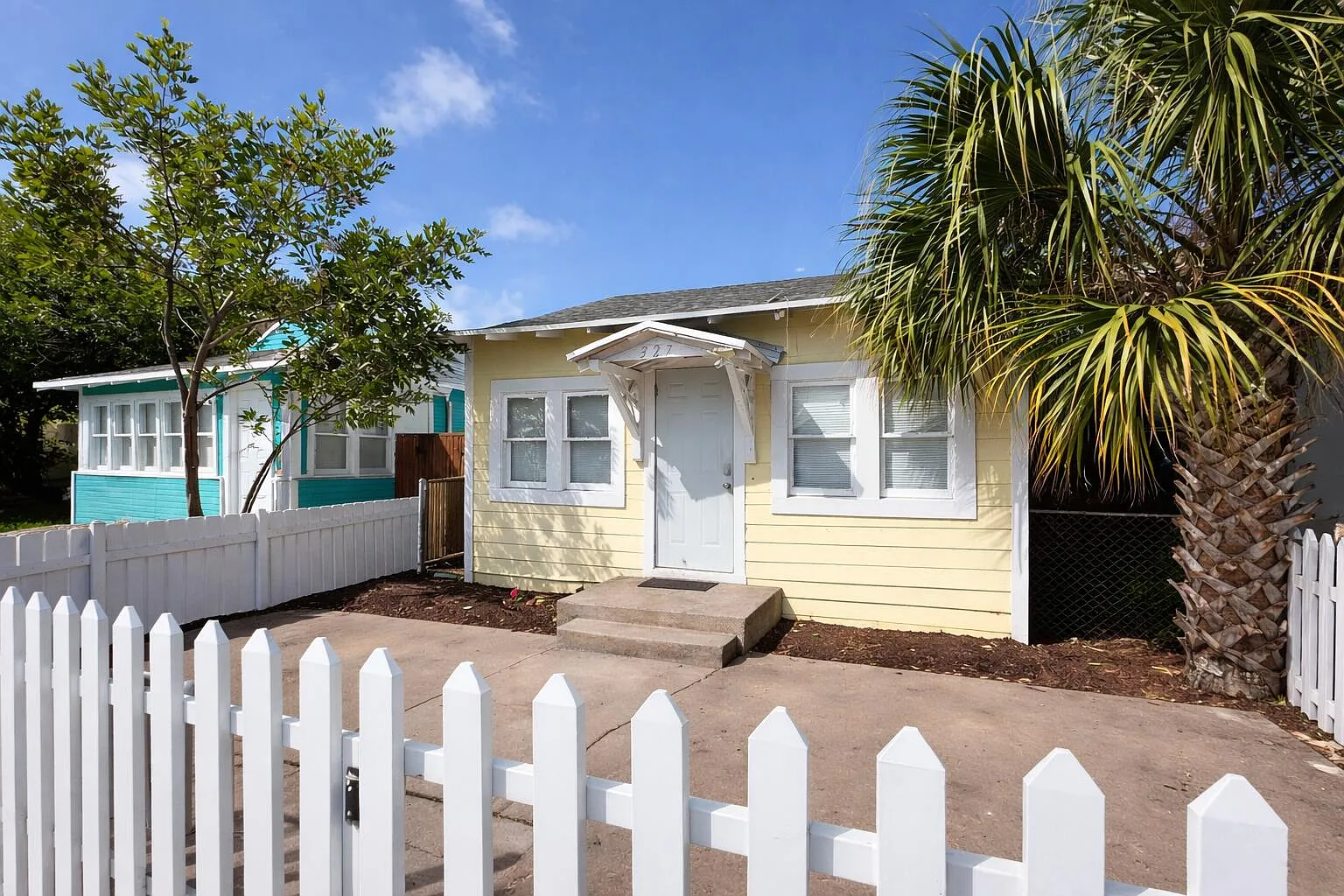 3 bed, 2.0 bath, 936 sqft, $3,000 — Photo 1