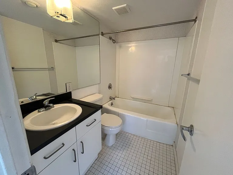 2020 SW Main St #602 — Photo 14