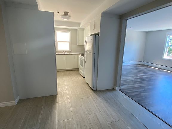 4th image of 53 Melrose Ave #7