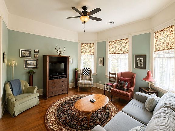 3rd image of 1515 33rd St #Up