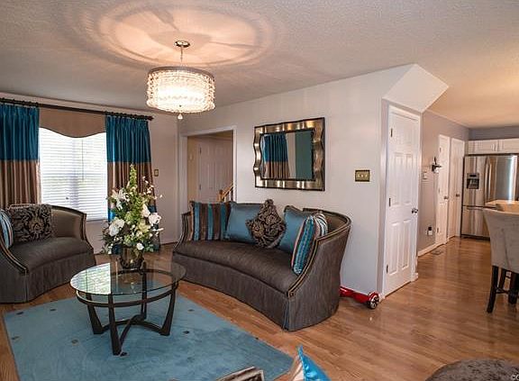 5th image of 912 Wheelwood Way