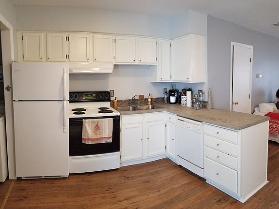 3rd image of 133 Coleridge Ct